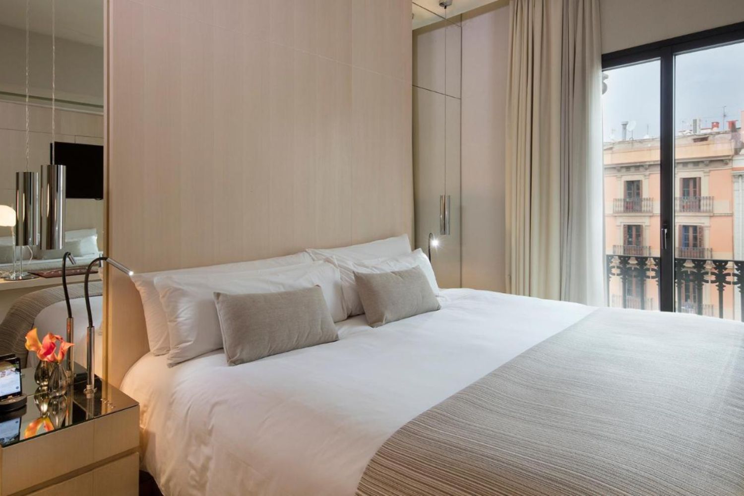 Cram Hotel (3) Kamer met een tweepersoonsbed Cram Hotel in Spanje.