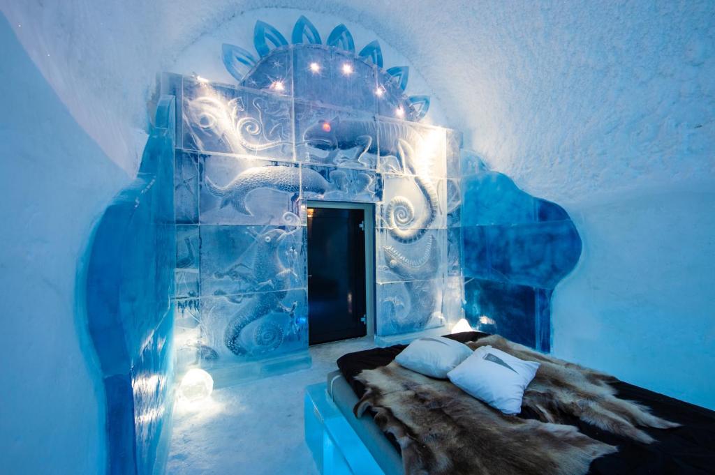 Icehotel in Zweden lapland ijskamer.
