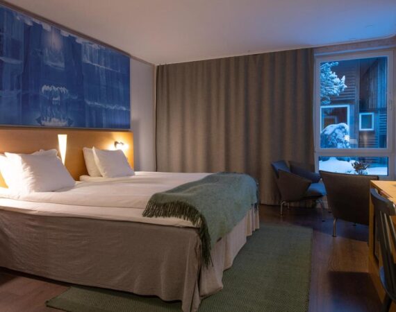 Icehotel in Zweden lapland kamer met een tweepersoonsbed.
