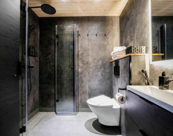 Kuuru Lakeside in Lapland Finland luxe badkamer.