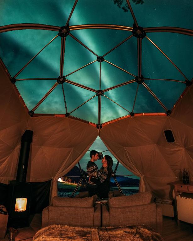 Norwegian Wild in lapland tent met doorzichtinge bovenkant.