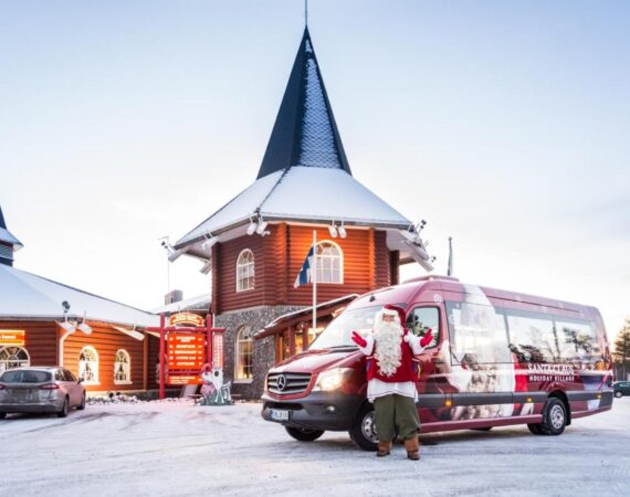 Santa Claus Holiday Village kerstman