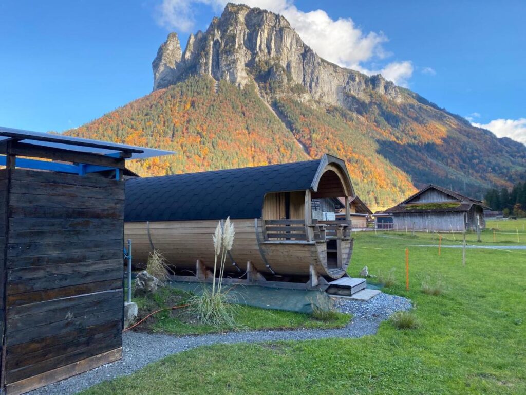 Schlafen im Fass - Schlaffass - Abenteuer - Romantik - Haslifass in Zwitserland Huisje.
