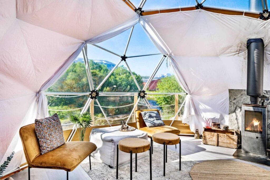 Storjord Farmstay Glamping Lapland Noorwegen tent met kachel