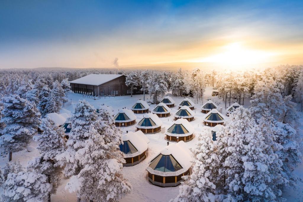 Wilderness Hotel Inari & Igloos in Finland Lapland aurora huisjes.