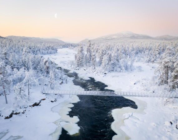 Wilderness Hotel Inari & Igloos in Finland Lapland rivier.