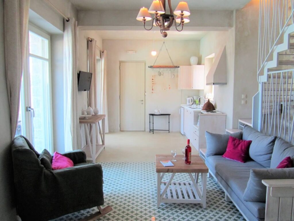 El Camino Villas in Griekenland woonkamer met een keuken.