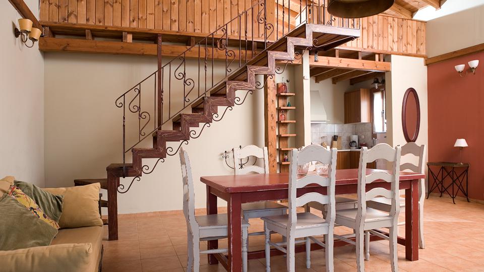 Monodentri Villas Griekenland eettafel Monodentri Villas in Griekenland eettafel.