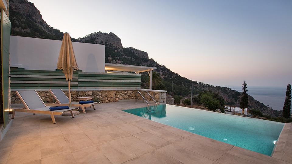 Natura e Mare Griekenland uitzicht prive zwembad Natura e Mare in Griekenland privézwembad met uitzicht over de zee.