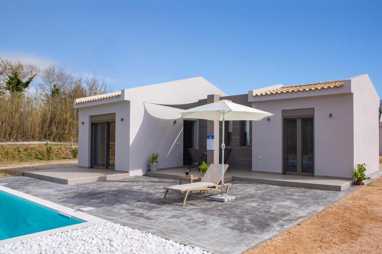 Throisma Private Country Residences Griekenland Villa Throisma Private Country Residences in Griekenland villa met een privézwembad.