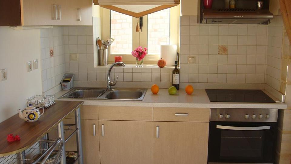 Villa Valentine Griekenland Keuken Villa Valentine in Griekenland Keuken met inductieplaat.