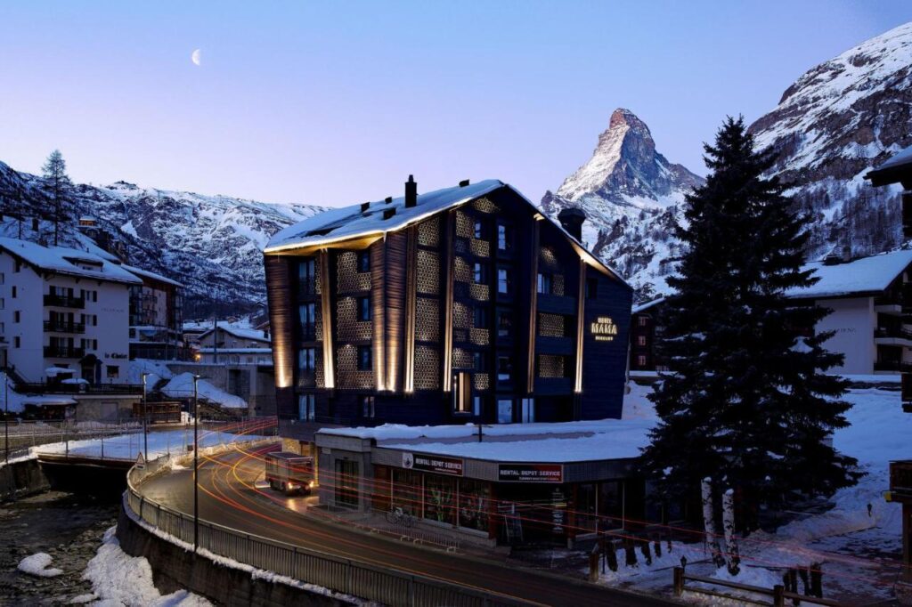 Hotel in de bergen met skiverhuur Hotel ZERMAMA in Wallis Zwitserland.