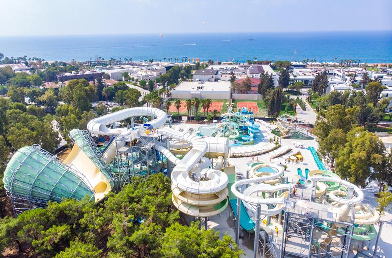 Accommodatie met een waterpark en tennisbanen Paloma Orenda in Turkije.