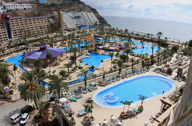 SPLASHWORLD LIVVO Valle Taurito 3 Accommodatie met zwembaden en glijbanen aan zee in Gran Canaria Spanje.