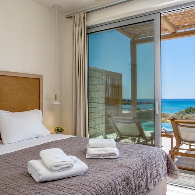Salvia Luxury Suites luxe suite met privézwembad direct aan zandstrand in Chora Sfakion, Kreta